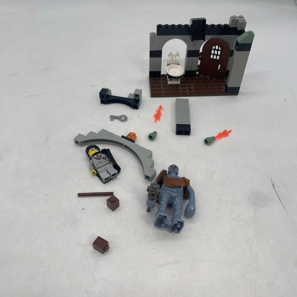 LEGO Harry Potter: Troll On the Loose (4712) Nearly Complete No Manual